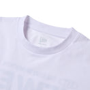 長袖 オーバーサイズド ユーティリティ Tシャツ Step Outside The Adventure Begins ホワイト|アウトドア | NEW ERA ニューエラ公式オンラインストア