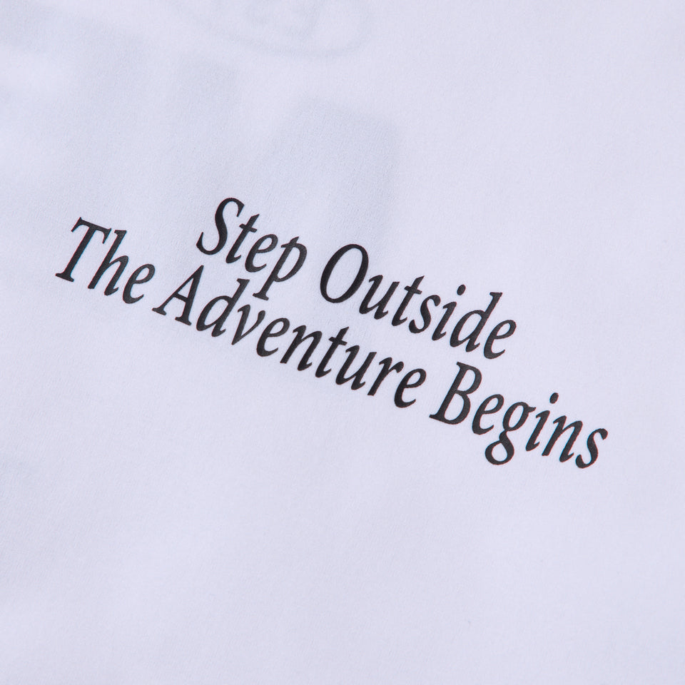 長袖 オーバーサイズド ユーティリティ Tシャツ Step Outside The Adventure Begins ホワイト|アウトドア | NEW ERA ニューエラ公式オンラインストア