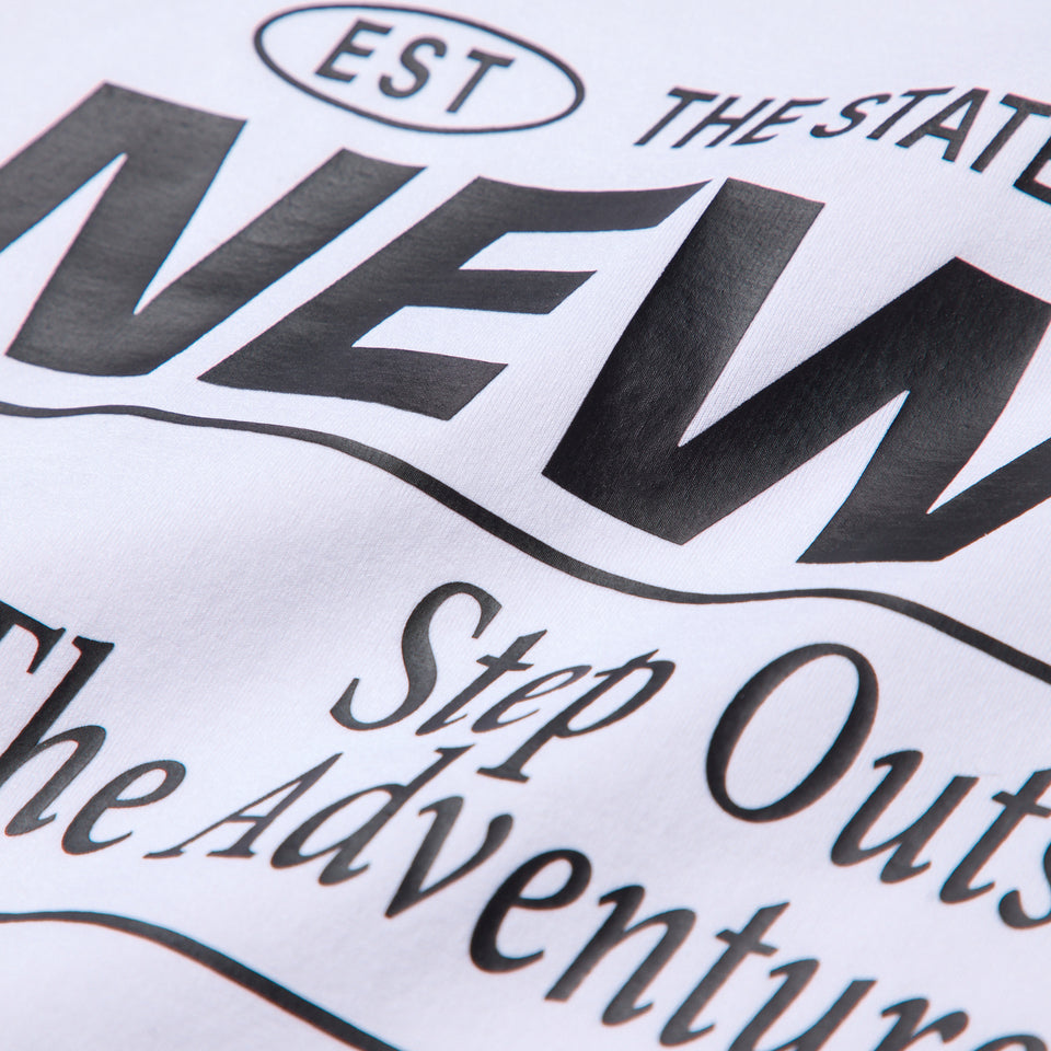 長袖 オーバーサイズド ユーティリティ Tシャツ Step Outside The Adventure Begins ホワイト|アウトドア | NEW ERA ニューエラ公式オンラインストア