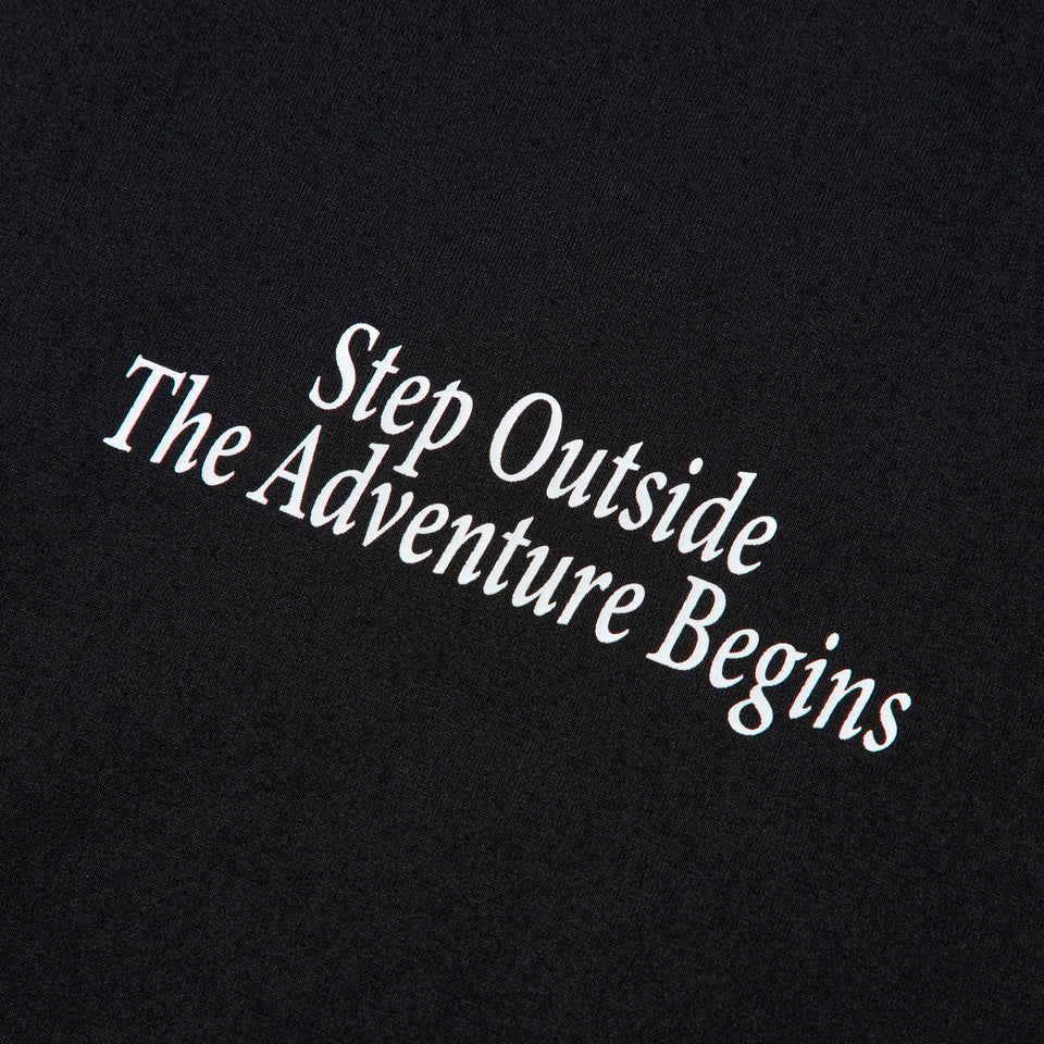 長袖 オーバーサイズド ユーティリティ Tシャツ Step Outside The Adventure Begins ブラック|アウトドア | NEW ERA ニューエラ公式オンラインストア