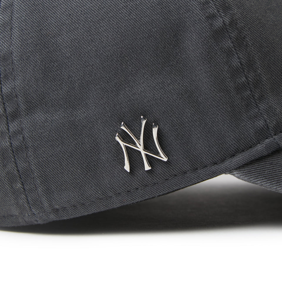 Women's 9TWENTY ロングバイザー ニューヨーク・ヤンキース サイドミニメタルロゴ スチールクラウド|ゴルフ | NEW ERA ニューエラ公式オンラインストア