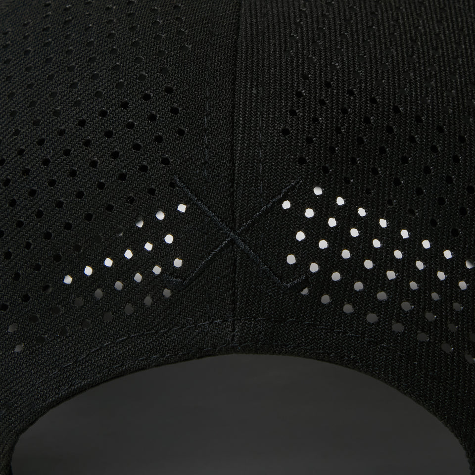 9FORTY A-Frame レーザーパーフォレーティッド ブランドネームロゴ クロームホワイト | ゴルフ | NEW ERA ニューエラ公式オンラインストア