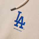 スウェット プルオーバー フーディー ロサンゼルス・ドジャース Bleeds Blue Hot Dog ストーン | NEW ERA ニューエラ公式オンラインストア