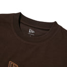 長袖 オーバーサイズド コットン Tシャツ Box Logo バーントウッド | NEW ERA ニューエラ公式オンラインストア