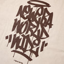 長袖 オーバーサイズド コットン Tシャツ Tagging Logo ストーン | NEW ERA ニューエラ公式オンラインストア