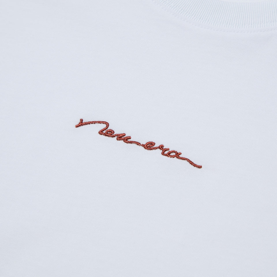 長袖 オーバーサイズド コットン Tシャツ Handwritten Logo ホワイト | NEW ERA ニューエラ公式オンラインストア