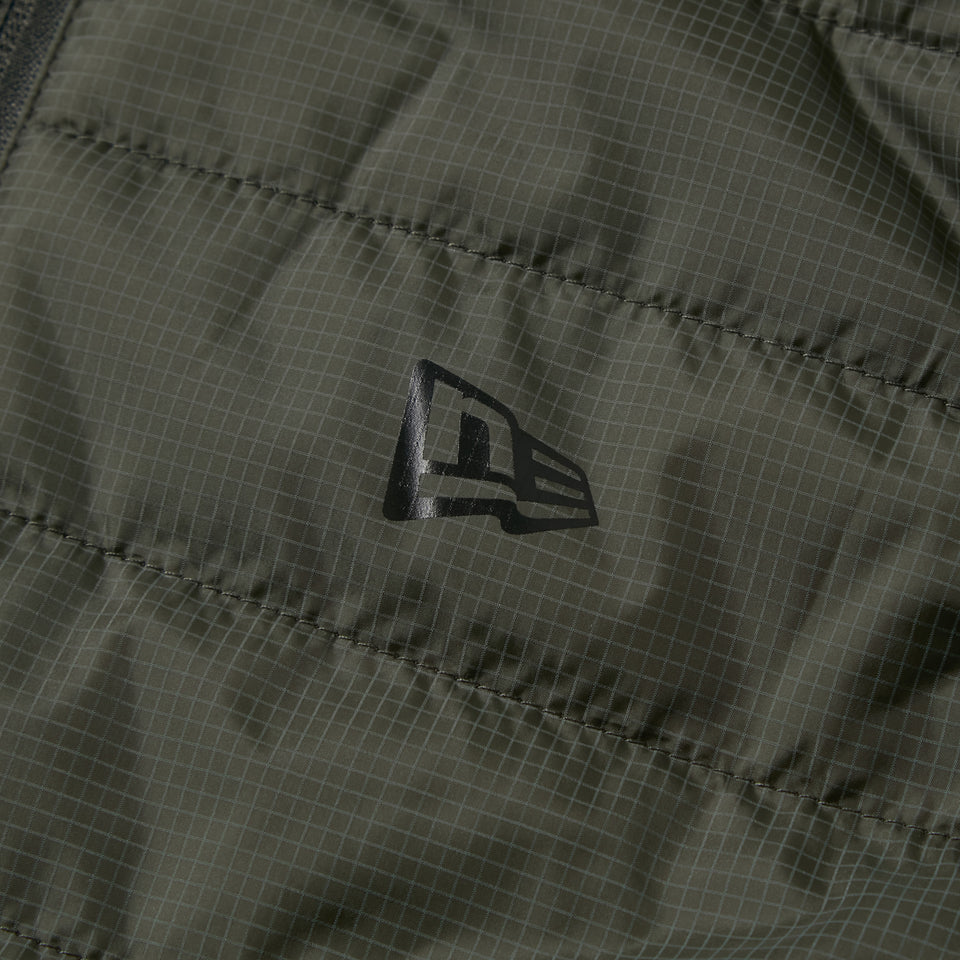 ライト インサレーテッド ベスト Vertical Logo オリーブ|ゴルフ | NEW ERA ニューエラ公式オンラインストア