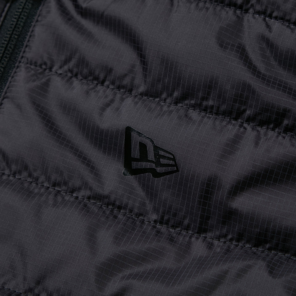 ライト インサレーテッド ベスト Vertical Logo グラファイト|ゴルフ | NEW ERA ニューエラ公式オンラインストア