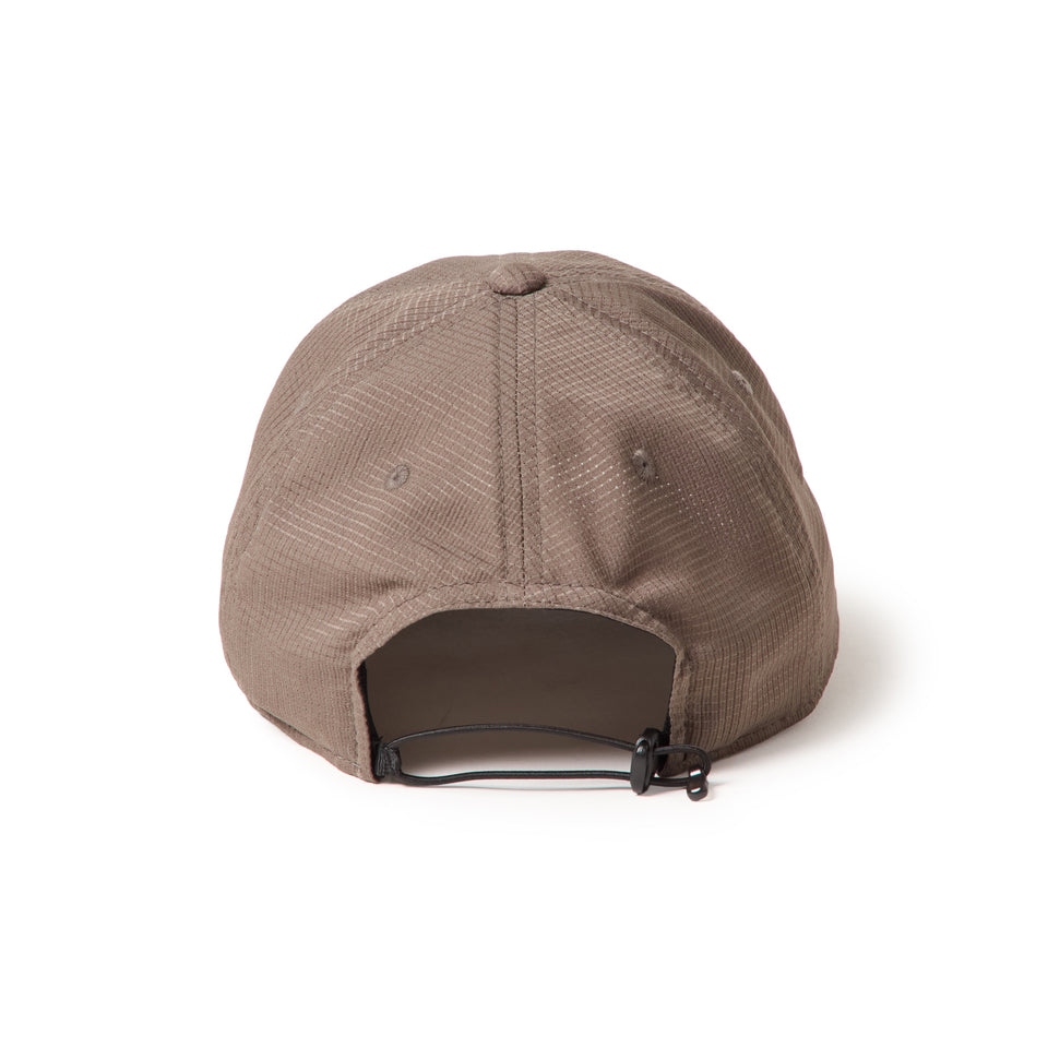 Women's 9TWENTY Dot Air Wordmark Logo グレー｜パフォーマンスアパレル | NEW ERA ニューエラ公式オンラインストア
