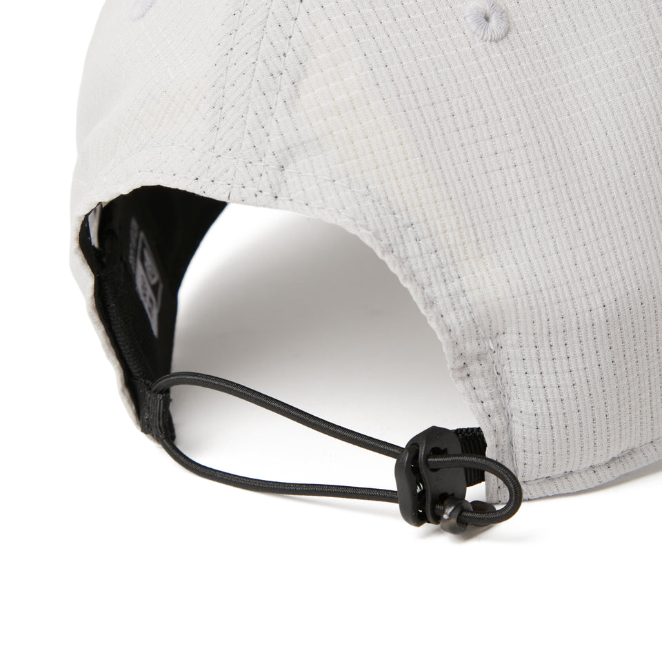 9TWENTY Dot Air Brand Name Logo グレージュ｜パフォーマンスアパレル | NEW ERA ニューエラ公式オンラインストア