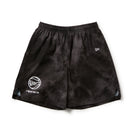 バスケットボール ウーブン ショートパンツ Round Ball Brand Name Logo タイダイ ブラック/ダークグレー｜パフォーマンスアパレル | NEW ERA ニューエラ公式オンラインストア