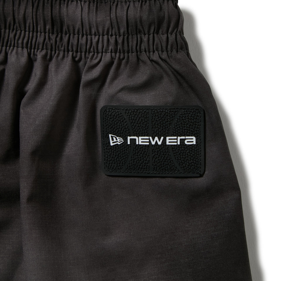 バスケットボール ウーブン ショートパンツ Round Ball Brand Name Logo タイダイ ブラック/ダークグレー｜パフォーマンスアパレル | NEW ERA ニューエラ公式オンラインストア