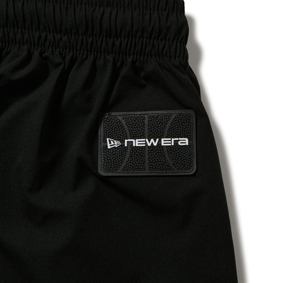 バスケットボール ウーブン ショートパンツ Round Ball Brand Name Logo ブラック｜パフォーマンスアパレル | NEW ERA ニューエラ公式オンラインストア