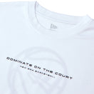 バスケットボール 半袖 テック Tシャツ Round Ball Brand Name Logo ホワイト｜パフォーマンスアパレル | NEW ERA ニューエラ公式オンラインストア
