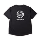 バスケットボール 半袖 テック Tシャツ Round Ball Brand Name Logo ブラック｜パフォーマンスアパレル | NEW ERA ニューエラ公式オンラインストア