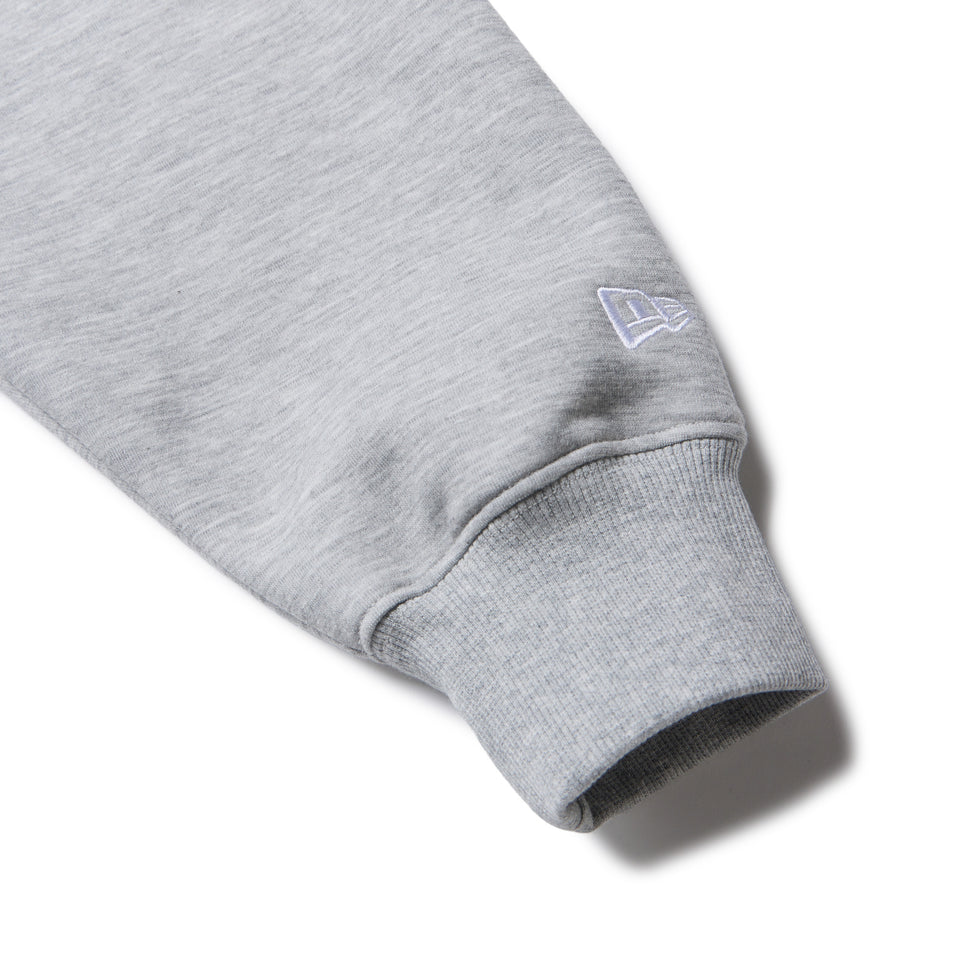 バスケットボール オーバーサイズド テック スウェット プルオーバー フーディ Brand Name Logo グレー｜パフォーマンスアパレル | NEW ERA ニューエラ公式オンラインストア
