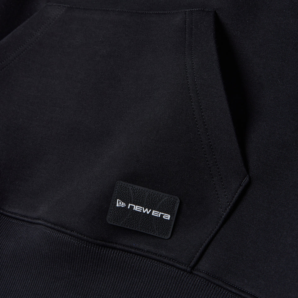 バスケットボール オーバーサイズド テック スウェット プルオーバー フーディ Brand Name Logo ブラック｜パフォーマンスアパレル | NEW ERA ニューエラ公式オンラインストア