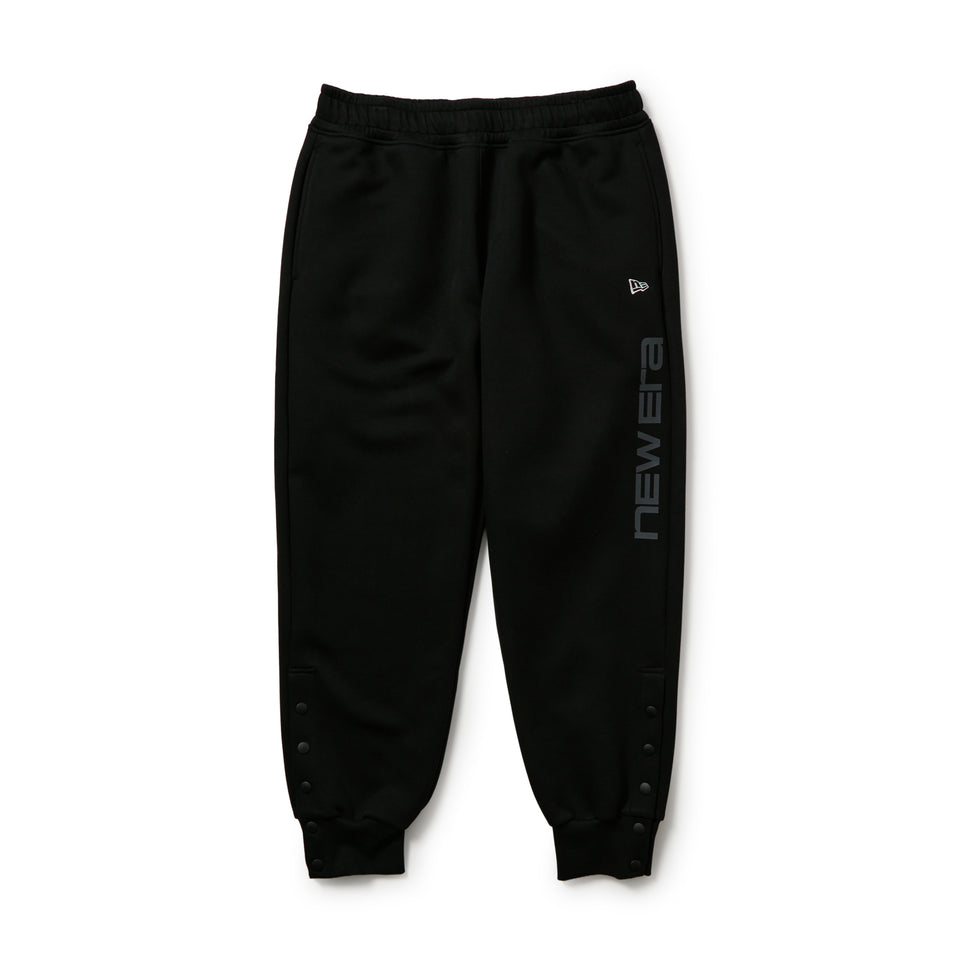 バスケットボール オーバーサイズド テック スウェット パンツ Brand Name Logo ブラック｜パフォーマンスアパレル | NEW ERA ニューエラ公式オンラインストア
