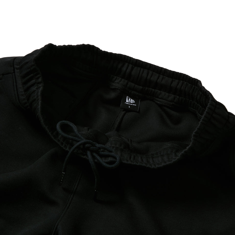 バスケットボール オーバーサイズド テック スウェット パンツ Brand Name Logo ブラック｜パフォーマンスアパレル | NEW ERA ニューエラ公式オンラインストア