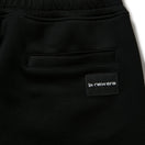 バスケットボール オーバーサイズド テック スウェット パンツ Brand Name Logo ブラック｜パフォーマンスアパレル | NEW ERA ニューエラ公式オンラインストア