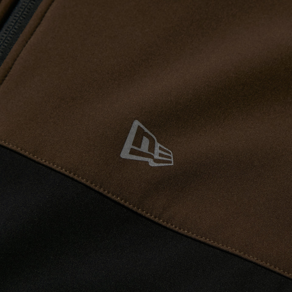 シェルジャケット VERTICAL LOGO ブラウン｜パフォーマンスアパレル | NEW ERA ニューエラ公式オンラインストア