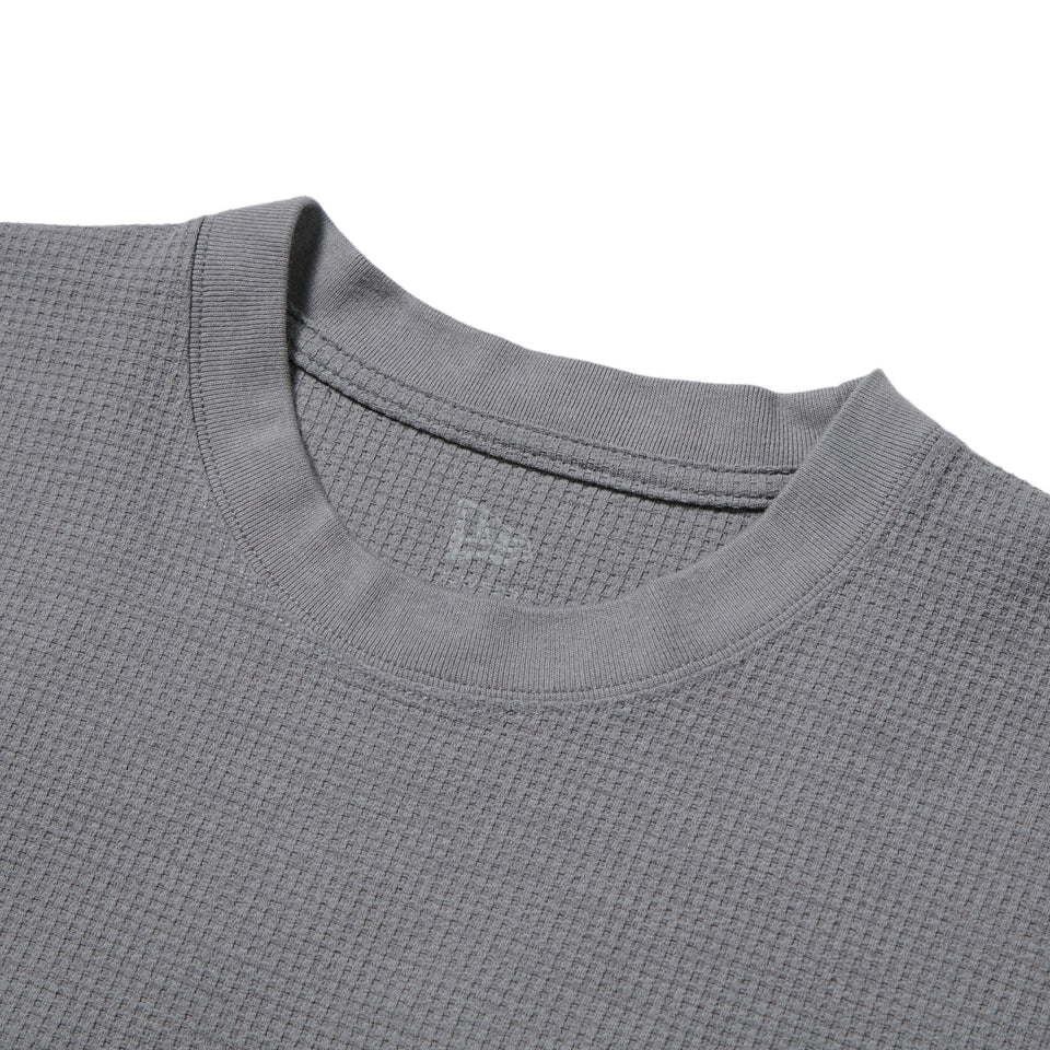 長袖 テック ワッフル Tシャツ College Logo グレー｜パフォーマンスアパレル | NEW ERA ニューエラ公式オンラインストア