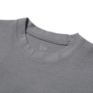 長袖 テック ワッフル Tシャツ College Logo グレー｜パフォーマンスアパレル | NEW ERA ニューエラ公式オンラインストア