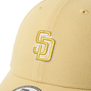 9FORTY Midsize Logo サンディエゴ・パドレス ベガスゴールド | NEW ERA ニューエラ公式オンラインストア