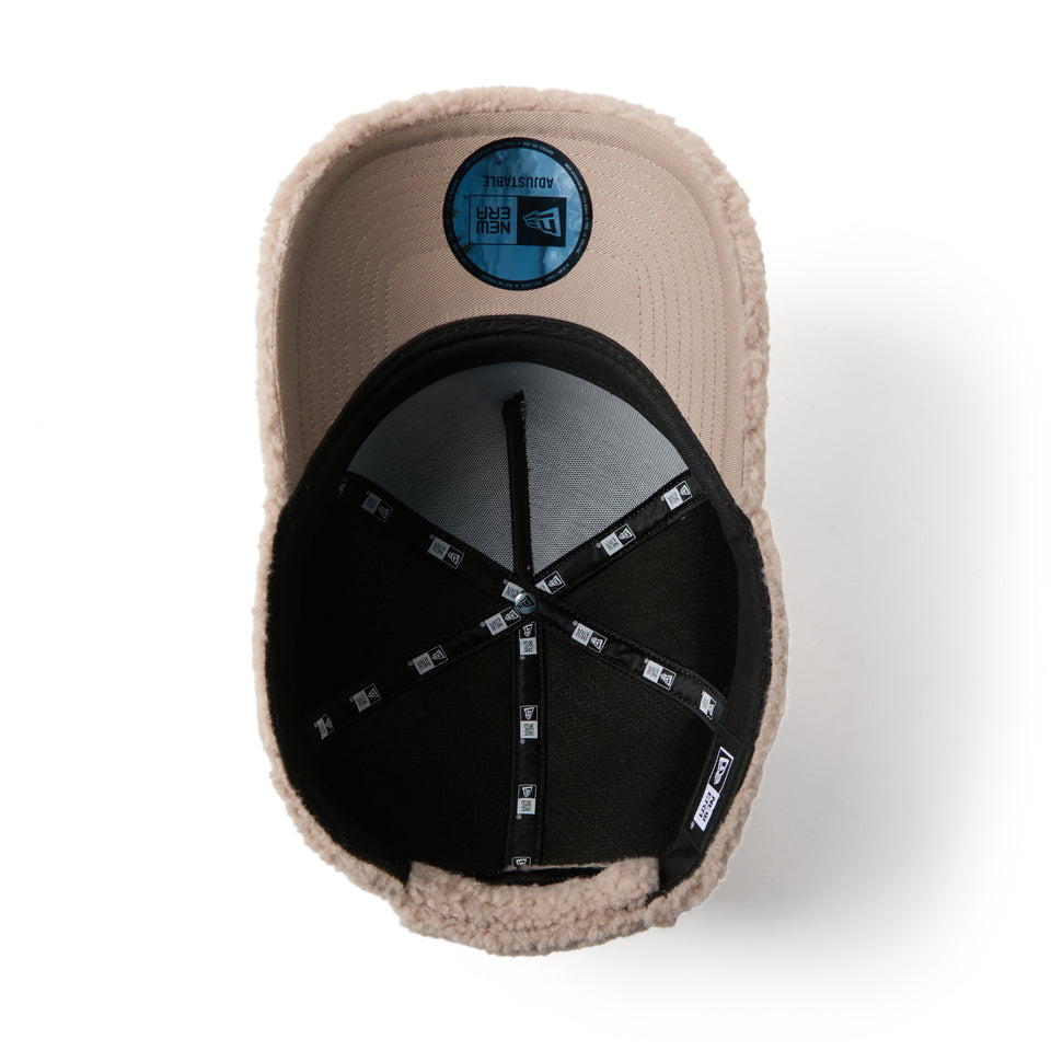 9FORTY A-Frame Boa Fleece カレッジロゴ ベージュ | NEW ERA ニューエラ公式オンラインストア