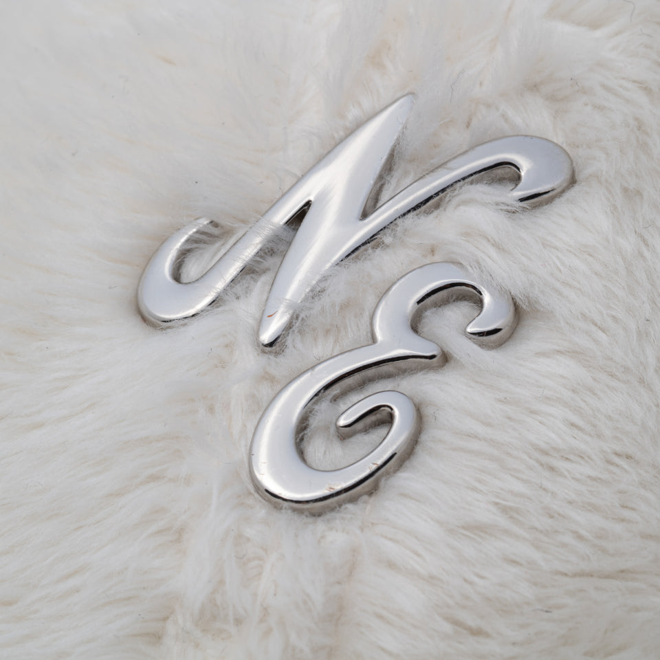 9FORTY Micro Fur Mini Metal Logo クラシックロゴ シルバー アイボリー | NEW ERA ニューエラ公式オンラインストア
