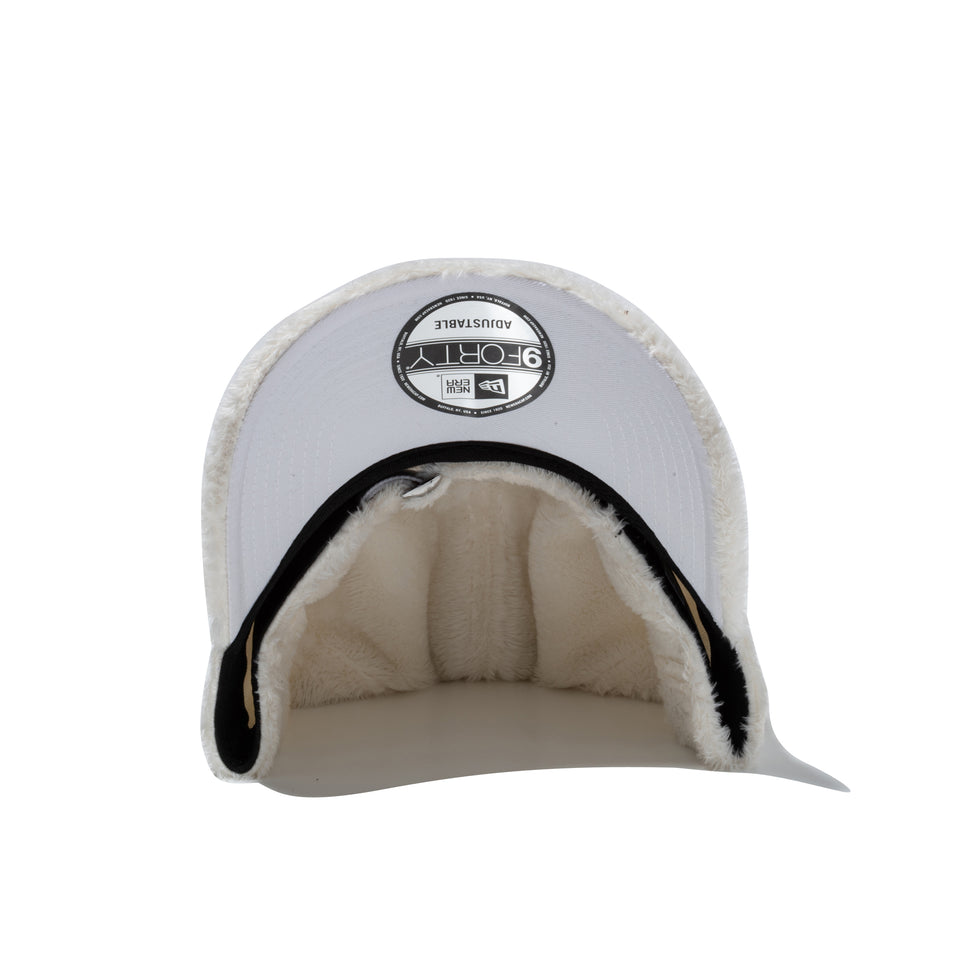 9FORTY Micro Fur Mini Metal Logo クラシックロゴ シルバー アイボリー | NEW ERA ニューエラ公式オンラインストア