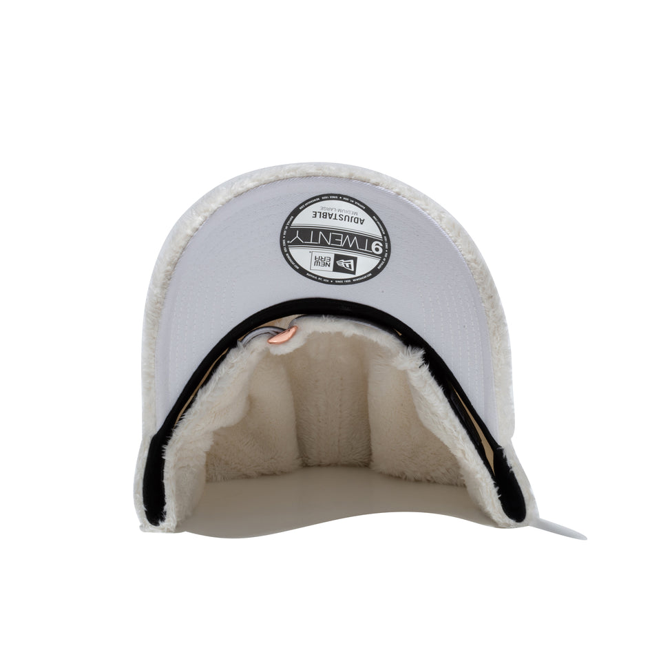 9TWENTY Micro Fur Mini Metal Logo クラシックロゴ ピンクゴールド アイボリー | NEW ERA ニューエラ公式オンラインストア