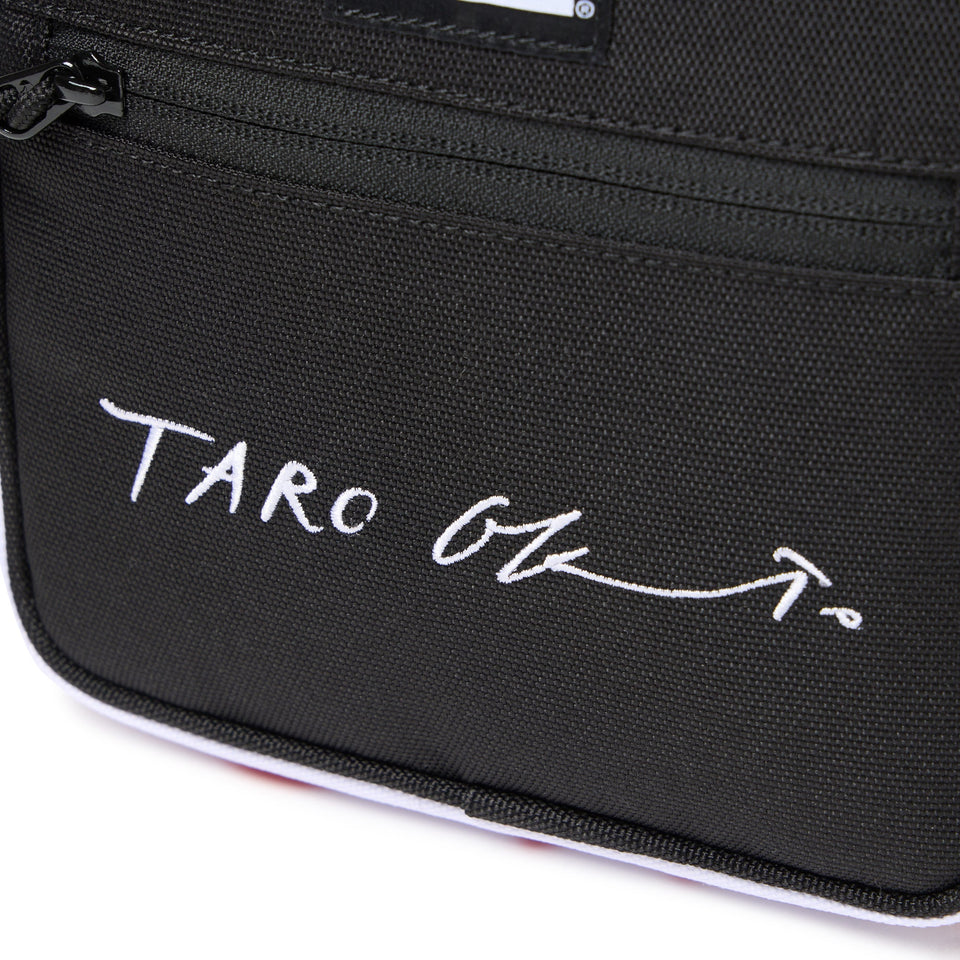 スクエア ショルダーポーチ 1.5L TARO OKAMOTO 岡本太郎 - 14683717 - OSFM | NEW ERA ニューエラ公式オンラインストア