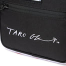 スクエア ショルダーポーチ 1.5L TARO OKAMOTO 岡本太郎 - 14683717 - OSFM | NEW ERA ニューエラ公式オンラインストア