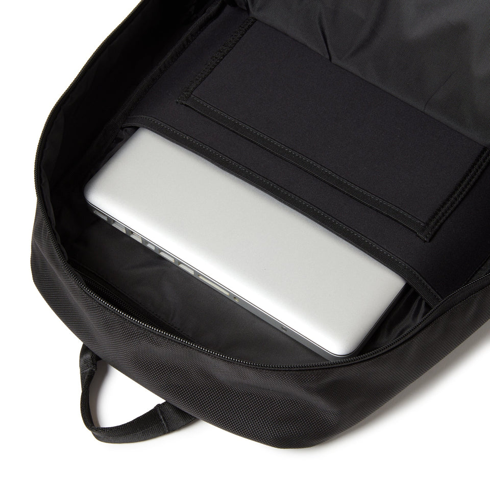 【アーバン ユーティリティ コレクション】スマートパック 28L ブラック - 14521306 - OSFM | NEW ERA ニューエラ公式オンラインストア