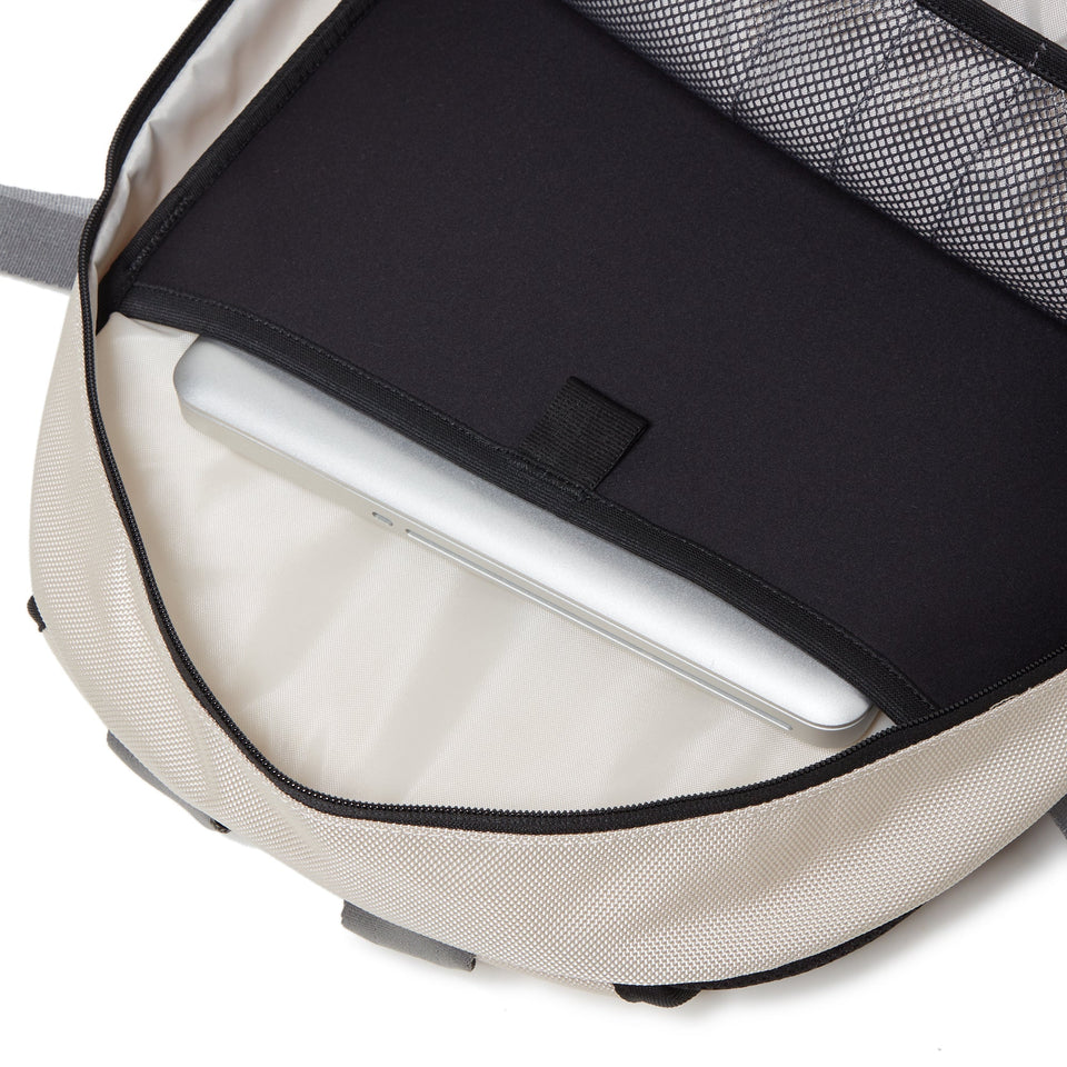 コードパック 28L ストーン | ニューエラオンラインストア