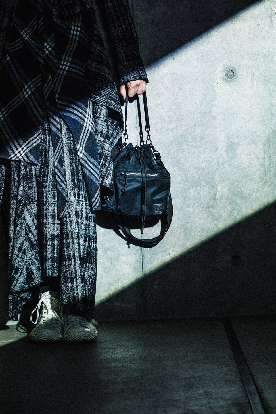 2WAY ドローストリング ポーチ 3L Y's FW25 ナイロンツイル ブラック - 14731703 - OSFM | NEW ERA ニューエラ公式オンラインストア