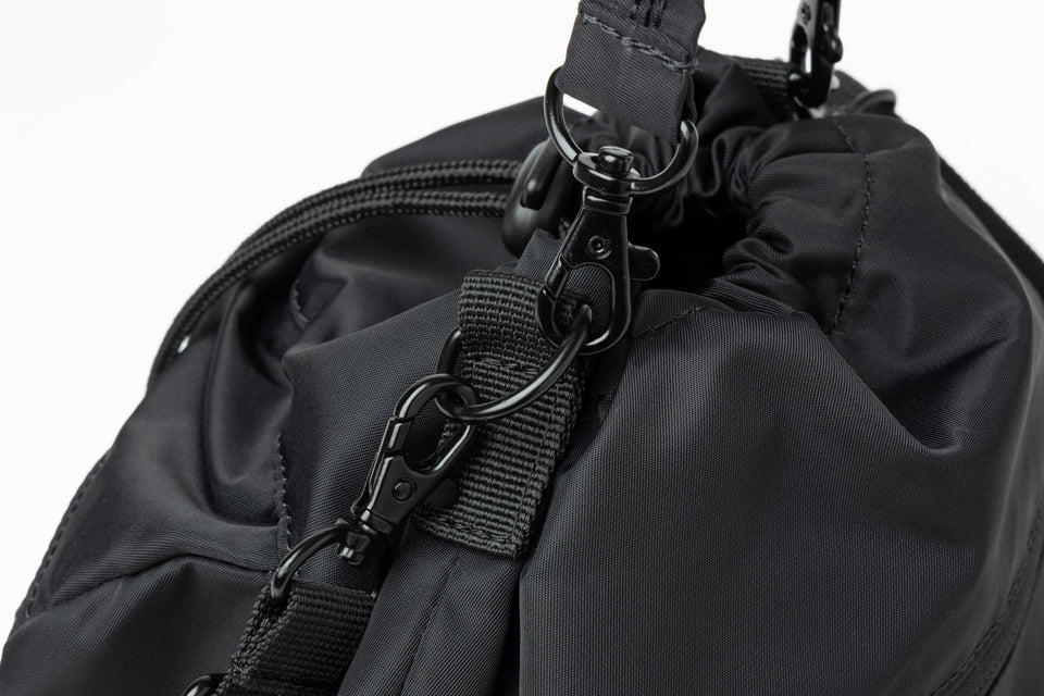 2WAY ドローストリング ポーチ 3L Y's FW25 ナイロンツイル ブラック - 14731703 - OSFM | NEW ERA ニューエラ公式オンラインストア