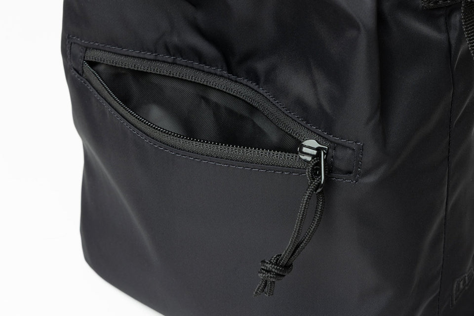 2WAY ドローストリング ポーチ 3L Y's FW25 ナイロンツイル ブラック - 14731703 - OSFM | NEW ERA ニューエラ公式オンラインストア