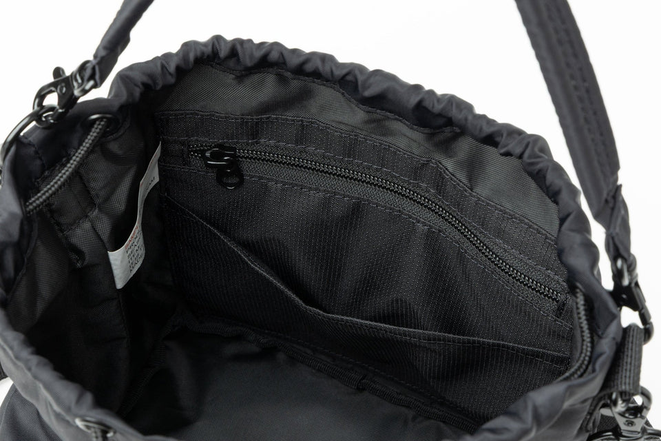 2WAY ドローストリング ポーチ 3L Y's FW25 ナイロンツイル ブラック - 14731703 - OSFM | NEW ERA ニューエラ公式オンラインストア