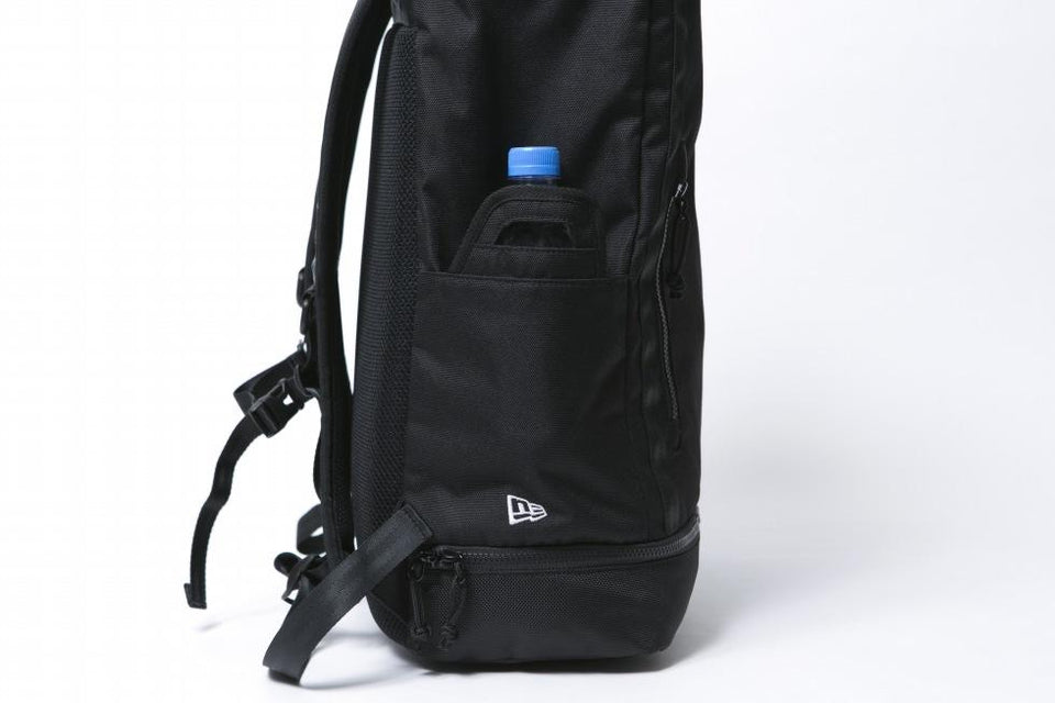 ボックスパック 32L プリントロゴ ブラック × ホワイト | ニューエラ