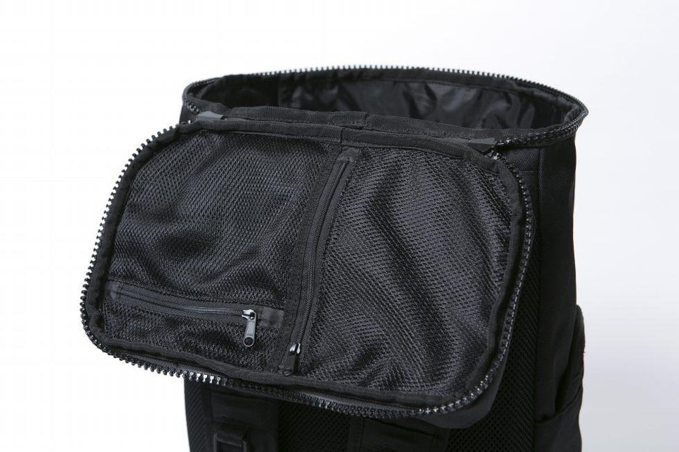 ボックスパック 32L プリントロゴ ブラック × ホワイト