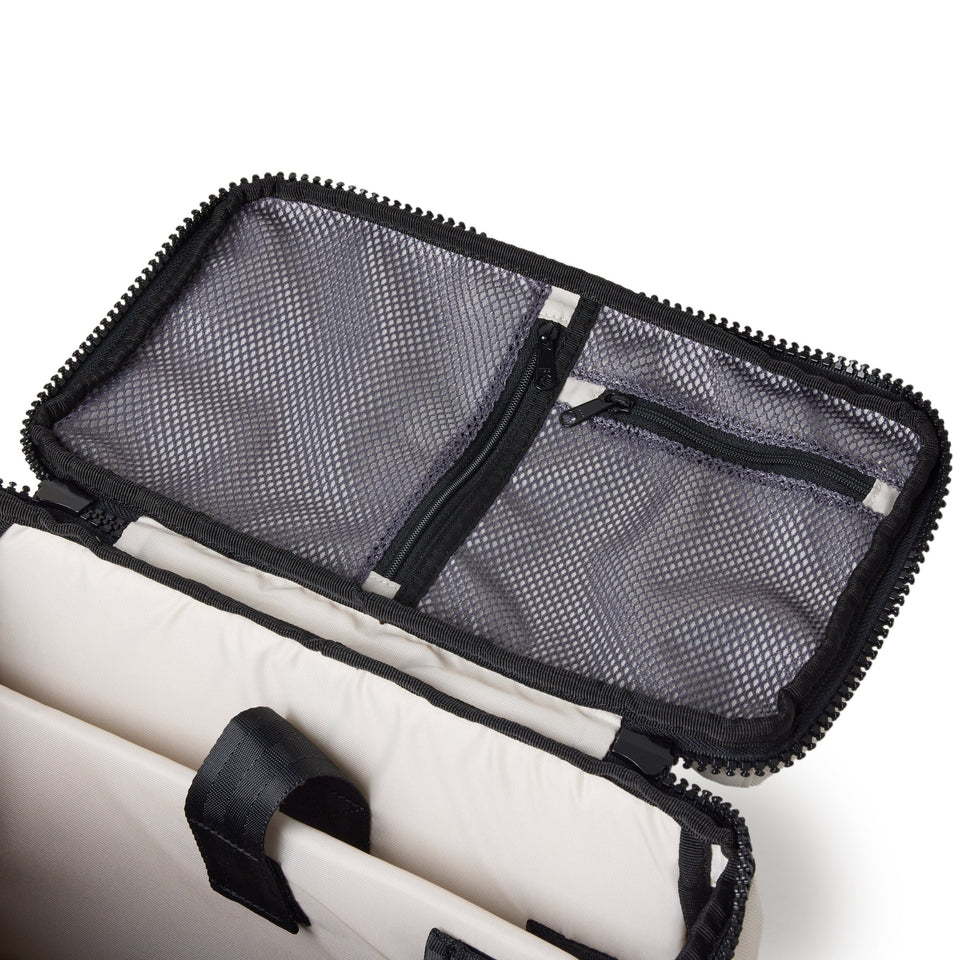 ボックスパック 32L ボックスロゴ ストーン | ニューエラ
