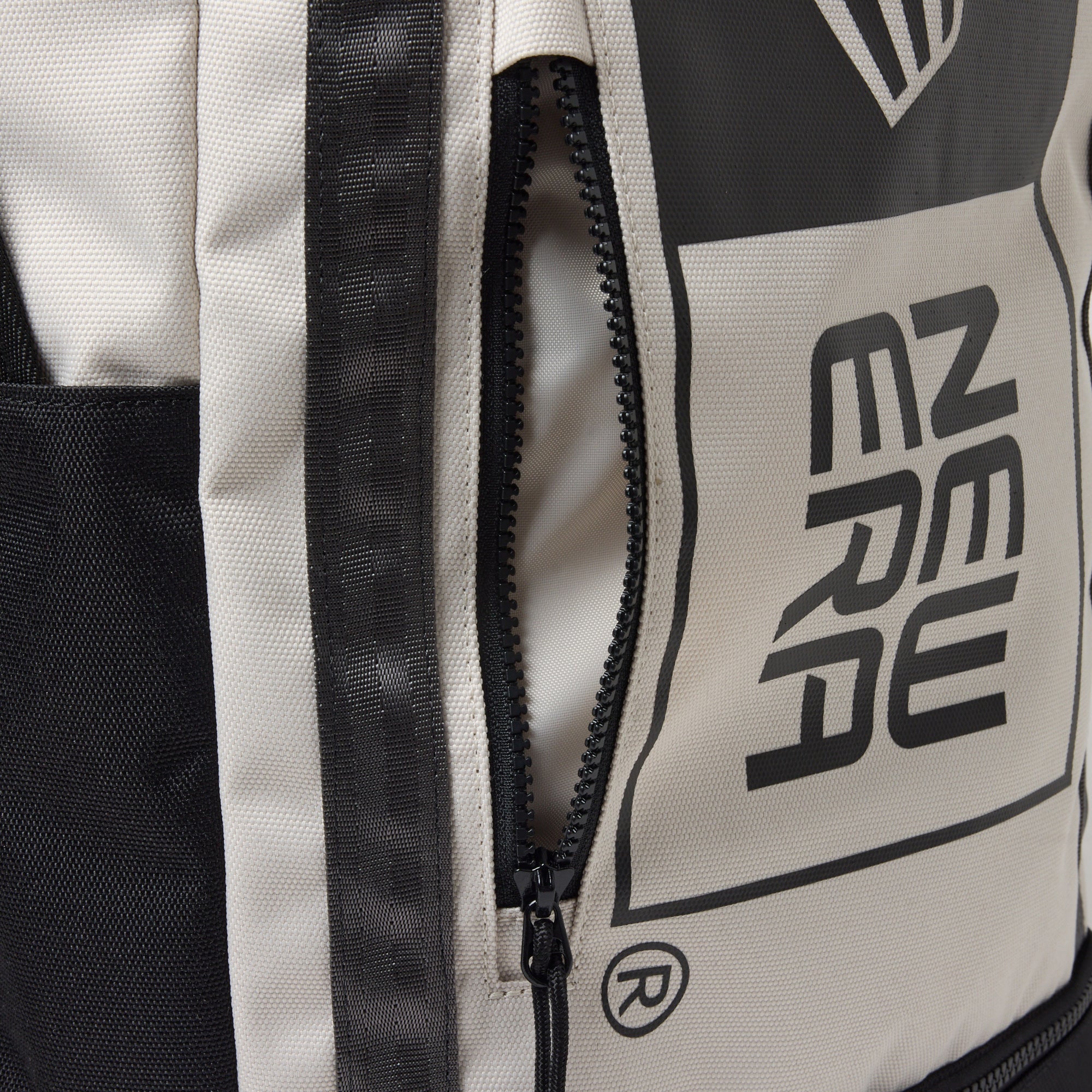 ボックスパック 32L ボックスロゴ ストーン 11
