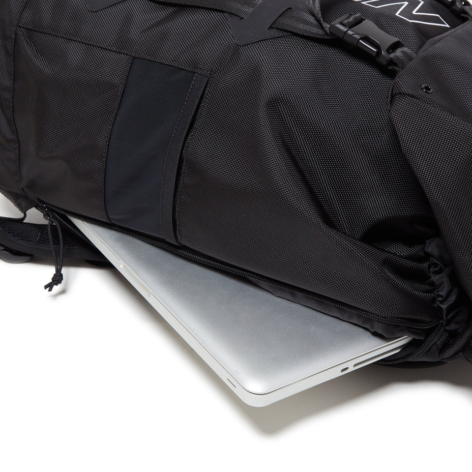ラックサック 35L アウトライン ブラック × ホワイト - 14521323 - OSFM | NEW ERA ニューエラ公式オンラインストア