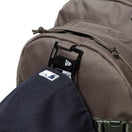 キャリアパック 35L オリーブ - 14655362 - OSFM | NEW ERA ニューエラ公式オンラインストア
