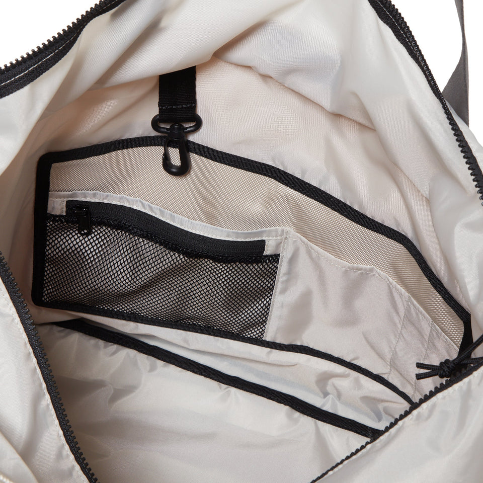 ジムトートバッグ 37L ストーン - 14521332 - OSFM | NEW ERA ニューエラ公式オンラインストア