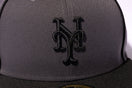 59FIFTY ソフトバックラム BLACK LABEL FW25 Piping ニューヨーク・メッツ ダークグラファイト ブラックバイザー - 14747347 - 700 | NEW ERA ニューエラ公式オンラインストア