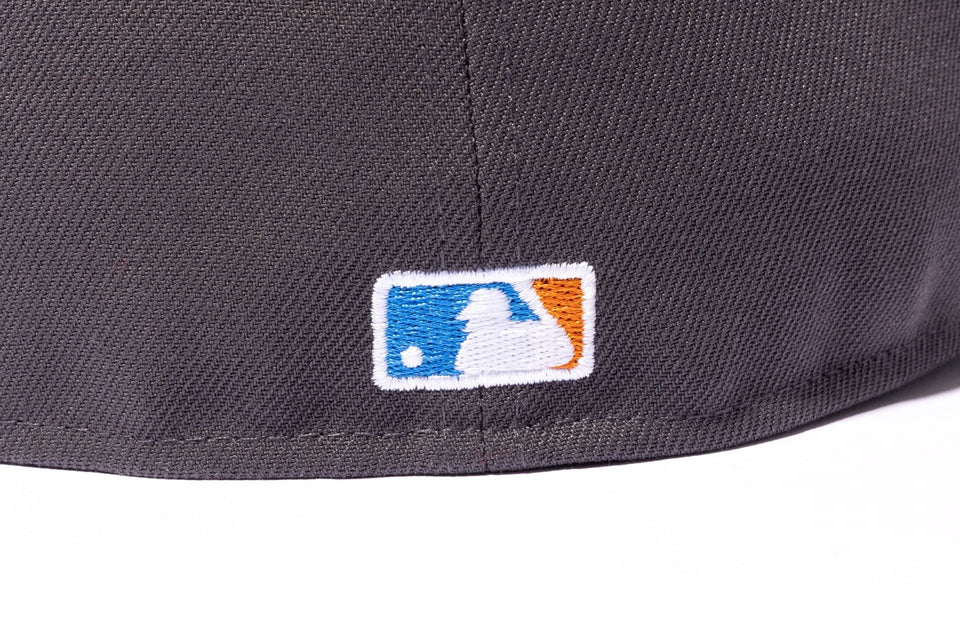 59FIFTY ソフトバックラム BLACK LABEL FW25 Piping ニューヨーク・メッツ ダークグラファイト ブラックバイザー - 14747347 - 700 | NEW ERA ニューエラ公式オンラインストア