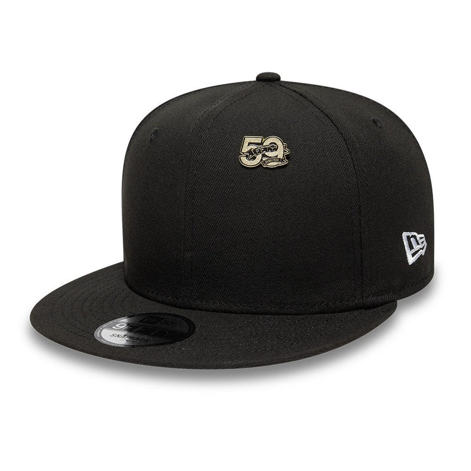 キャップアクセサリー ピンズ 59FIFTY DAY Memorial Collection Banner Logo - 14676969 - OSFM | NEW ERA ニューエラ公式オンラインストア